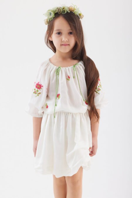 ie pentru copii cu broderie