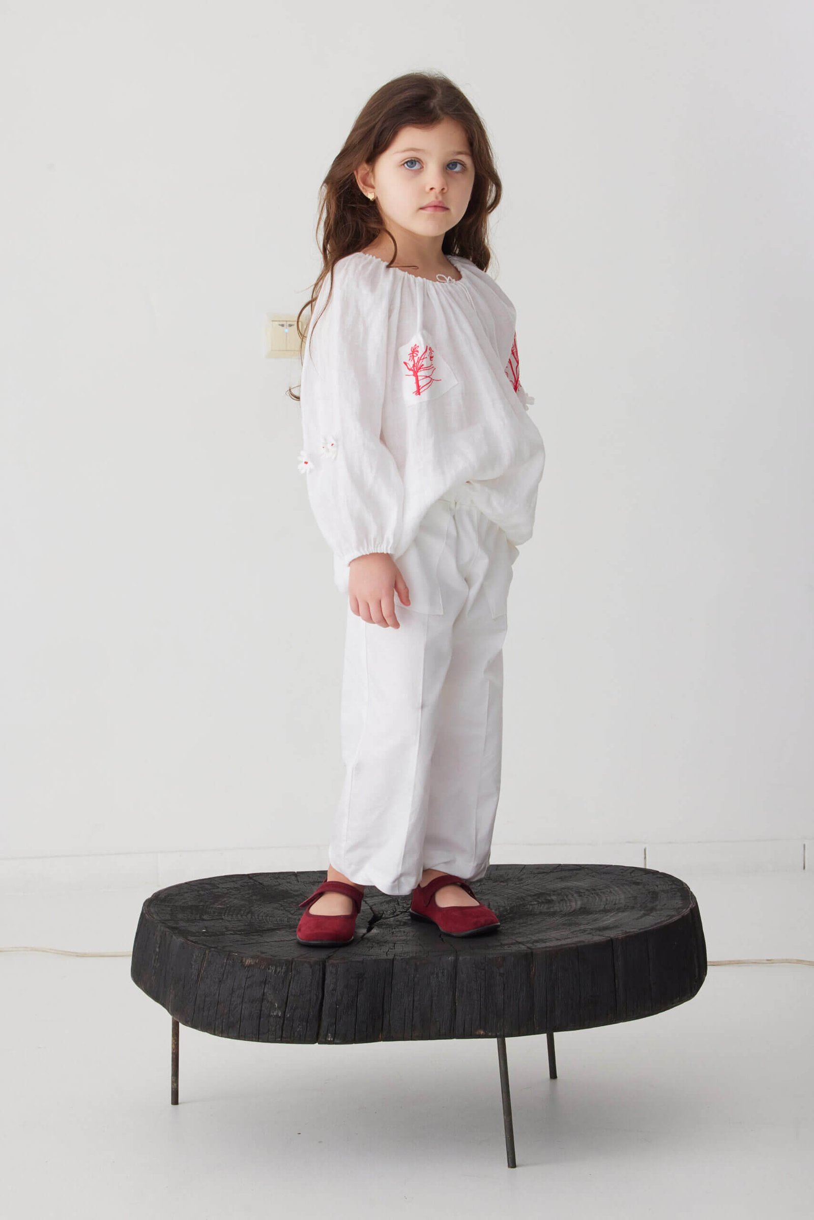 ie pentru copii cu broderie